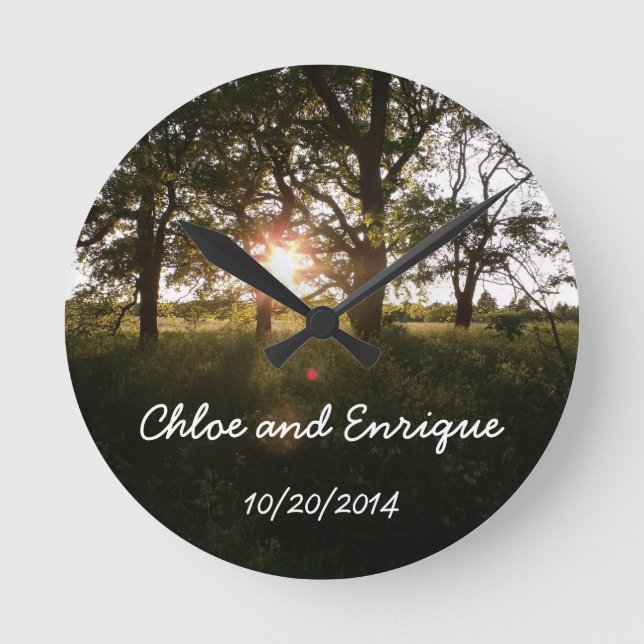 Reloj Redondo Mediano Silhouette Trees And Sunlight Personalized Weddin (Anverso)