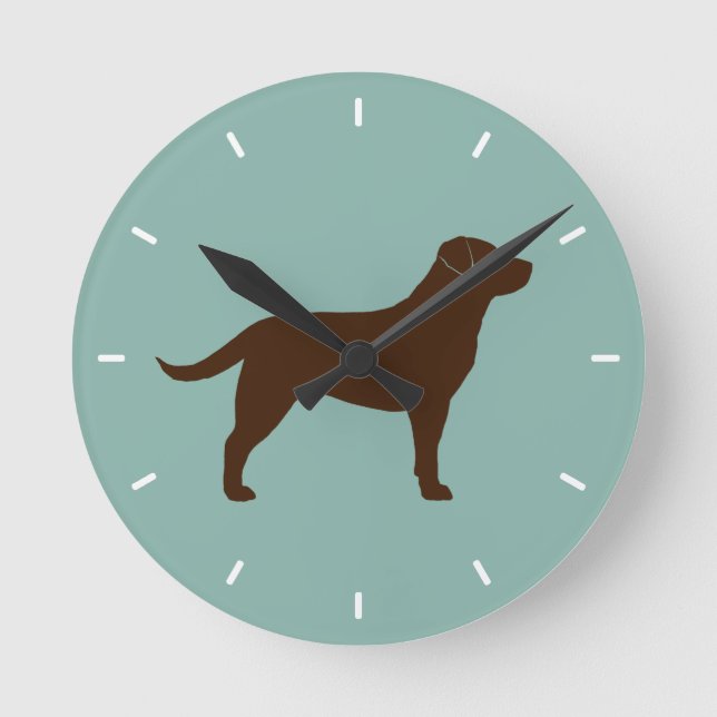 Reloj Redondo Mediano Silueta de Labrador Retriever de Chocolate (Anverso)