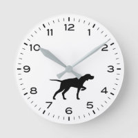 Silueta de perro puntero con horas y minutos