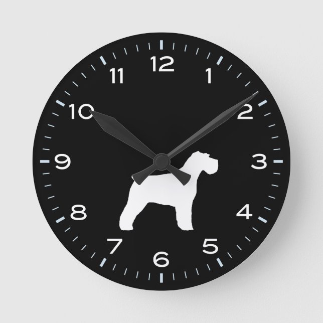 Reloj Redondo Mediano Silueta de perro Schnauzer en blanco y negro (Anverso)