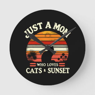 Reloj Redondo Mediano Simplemente una mamá que ama a los gatos