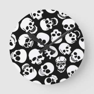 Reloj Redondo Mediano Skulls en el patrón de fondo negro