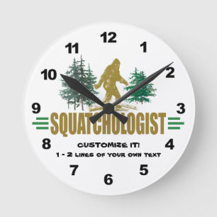 Reloj Redondo Mediano Squatchologist divertido, Sasquatch, creo