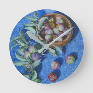Reloj Redondo Mediano Sucursales de ciruelas en pintura de fondo azul
