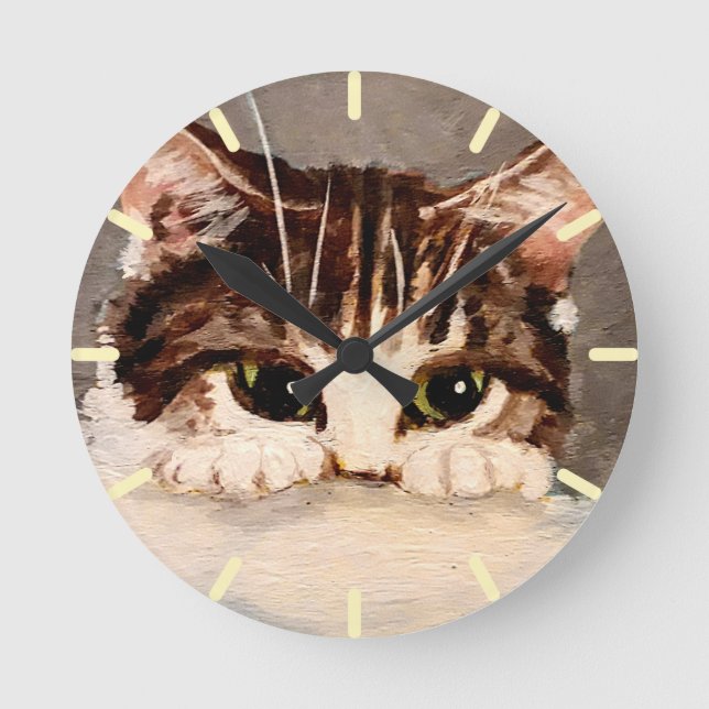Reloj Redondo Mediano Tabby Kitten Shy y Curioso (Anverso)