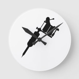 Reloj Redondo Mediano tattoo gun