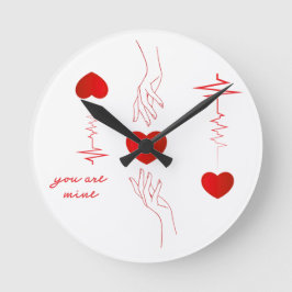 Reloj Redondo Mediano Taza Corazón Minimalista y Manos Amor – Romántica