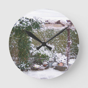Reloj Redondo Mediano Temporada de navidades, Nieve en el jardín