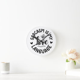 Reloj Redondo Mediano Tipografía Sarcástica Minimalista Blanco y Negro
