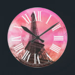 Reloj Redondo Mediano Torre de parís rosado/eiffel de PixDezines<br><div class="desc">Paris rosados de PixDezines,  torre de eiffel con números romanos. Digitalmente mejorado por PixDezines. com™ y PixDezines™ en zazzle.com. Todos Los Derechos Reservados.</div>
