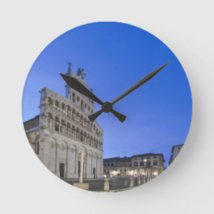 Reloj Redondo Mediano Toscana, Lucca, Piazza San Michele al amanecer