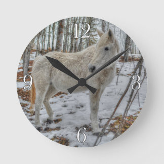 Reloj Redondo Mediano Trato dulce de yegua blanca y regalo de invierno