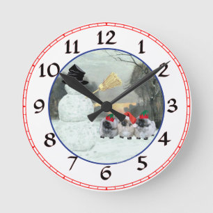Reloj Redondo Mediano Tres cachorros de Pekín en Navidad