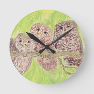 Reloj Redondo Mediano Tres pequeñas lechuzas de cobardía - pintura acríl