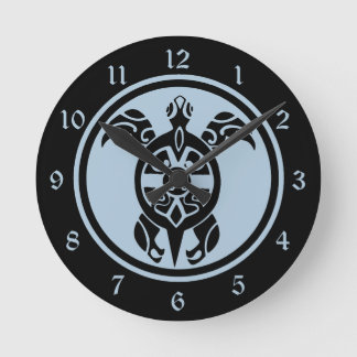 Reloj Redondo Mediano Tribal Style Sea Turtle in Black with Ice Blue