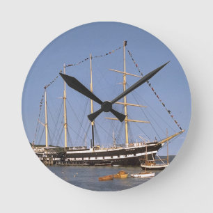 Reloj Redondo Mediano TS Arethusa amarrado en el Medway