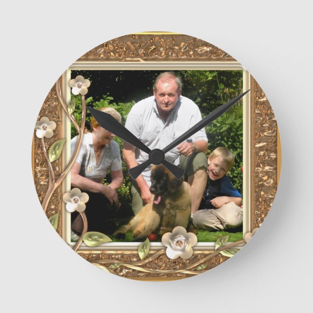 Reloj Redondo Mediano ¡Tu propia foto en un marco de flores doradas! - (Anverso)