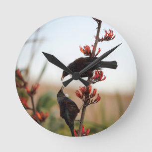 Reloj Redondo Mediano Tui birds on New Zealand flax