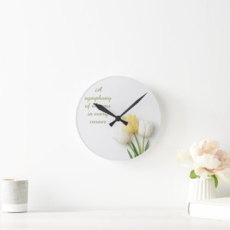 Reloj Redondo Mediano Tulipán Blanco e Inspirador Amarillo