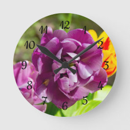 Reloj Redondo Mediano Tulipanes de Lilac en un día soleado