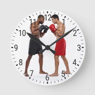 Reloj Redondo Mediano Two Male Boxers Facing Off Boxing Gym Decor