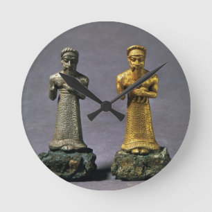 Reloj Redondo Mediano Two statuettes of men carrying offerings of goats,