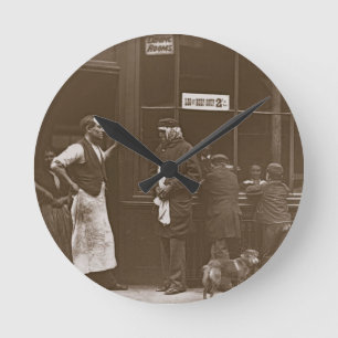 Reloj Redondo Mediano Un Convict "casero", 1876-77 (woodburytype)