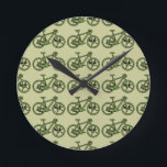 Reloj Redondo Mediano una bicicleta verde<br><div class="desc">Un diseño de patrón de bicicleta verde,  para los amantes de la bicicleta - puede cambiar el color de fondo</div>