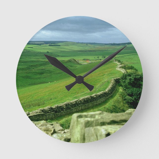 Reloj Redondo Mediano Una sección de la pared de Hadrian, ANUNCIO del (Anverso)