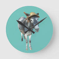 Violeta el burro en Gorra de paja con flores