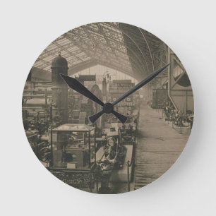 Reloj Redondo Mediano Vista interior del pasillo de la maquinaria, de