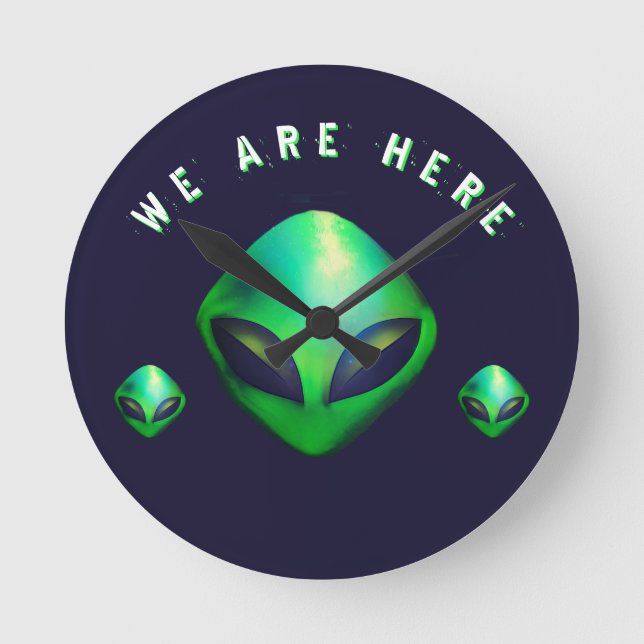 Reloj Redondo Mediano "We Are Here" Green Alien head (Anverso)