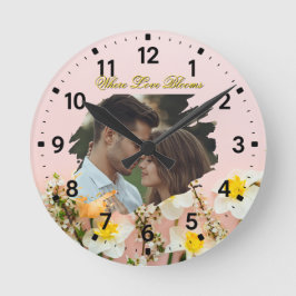 Reloj Redondo Mediano Where Love Blooms | Personalized Spring Romance