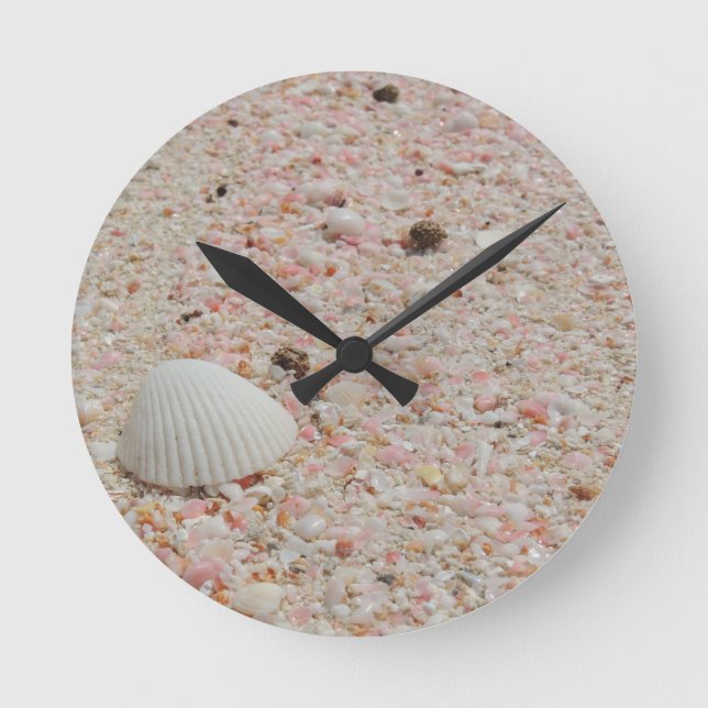 Reloj Redondo Mediano White seashell on Pink Sand Beach (Anverso)