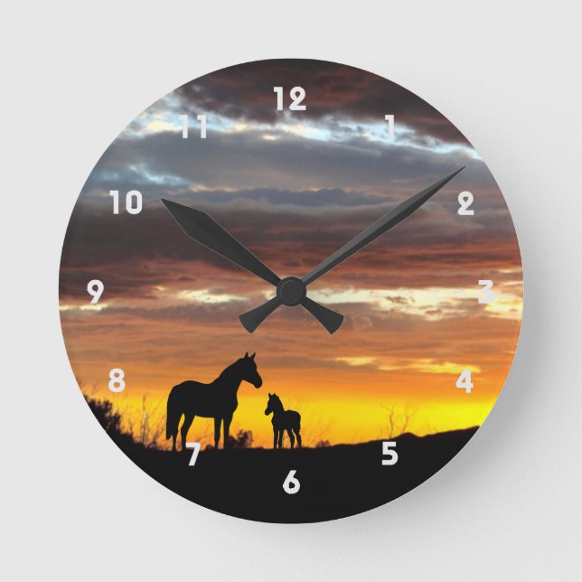 Reloj Redondo Mediano Wild Mustang Mare and Foal Silhouette With Sunset (Anverso)