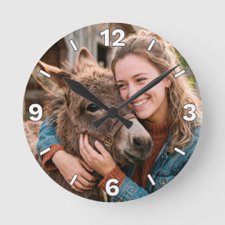 Reloj Redondo Mediano Woman Hugging Donkey Farm Country Rustic Decor