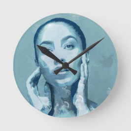 Reloj Redondo Mediano "Woman in Blue"