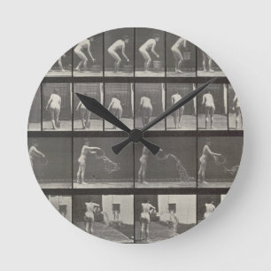 Reloj Redondo Mediano Woman throwing a bucket of water, plate 401 from '
