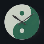Reloj Redondo Mediano Yin Yang Sage Green<br><div class="desc">Yin Yang - ilustracion de yin yang verde sabio.</div>