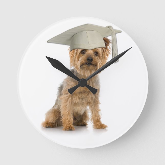 Reloj Redondo Mediano Yorkie Dog con Gorra de graduación (Anverso)