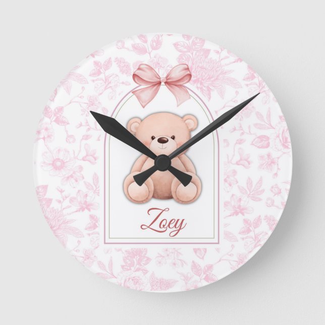 Reloj Redondo Mediano Zoey | Diseño de guardería de osito rosado persona (Anverso)
