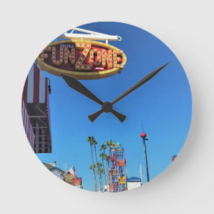 Reloj Redondo Mediano Zona de diversión de Balboa, Newport Beach, Califo