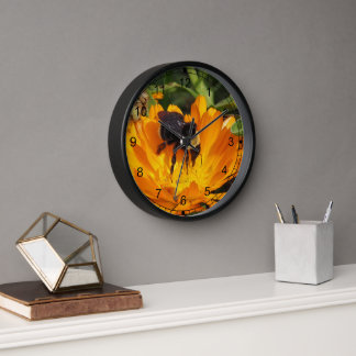 Reloj Reloj: abeja sobre la flor Naranja