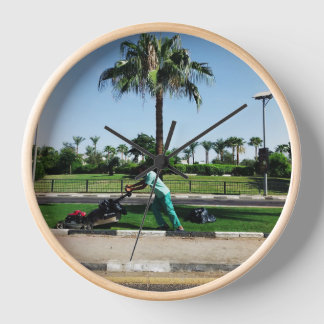 Reloj Residente local se dedica al paisajismo en Egipto