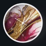 Reloj Resumen Sparkling Wine Red ID1018<br><div class="desc">Este diseño abstracto de tinta alcohólica que fluye, establece el tono perfecto para un apartamento moderno o una oficina en casa. En tonos blancos y rojos con un vino profundo, realzado con un oro brillante, se muestra el diseño del reloj de pared enmarcado en blanco. Busque ID1018 para ver otros...</div>