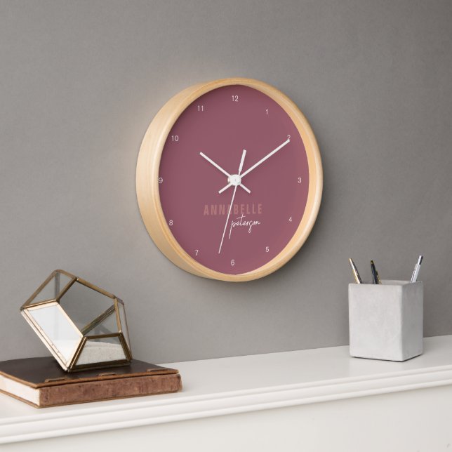 Reloj Rosa moderno con escritura mínima personalizada (Oficina)