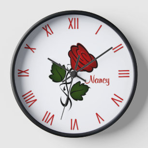 Reloj Rosa Roja con Números Romanos de Nombre