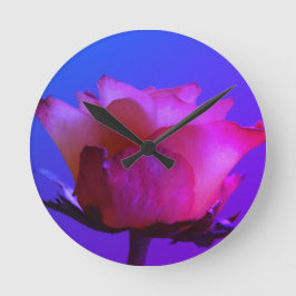 Reloj rosa rosa de pared