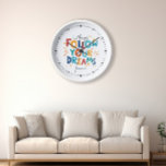 Reloj Sigue tu tipografía de ensueño colorida<br><div class="desc">Siga siempre su tipografía adorable,  lúdica,  inspiradora y motivacional diseño de texto.</div>
