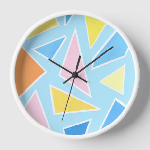 Reloj Triángulos Pastel en azul pálido